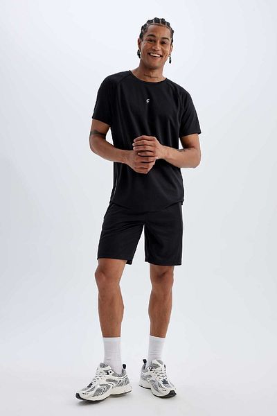 DeFacto Schwarze, schmal geschnittene, schmal geschnittene, schnell trocknende Sportshorts mit Reißverschlusstaschen V3030az24au