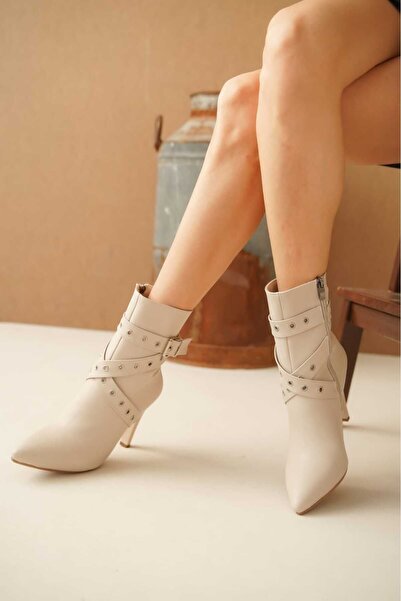 Shu Mhu KADIN ÇİVİ TOPUK KEMERLİ SİVRİ BURUN KREM BOT