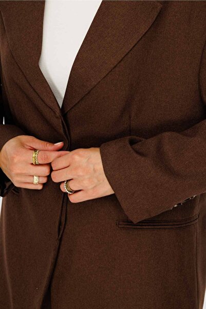 Hooopstore Bunda prémiovej kvality hnedej farby - s detailom opasku