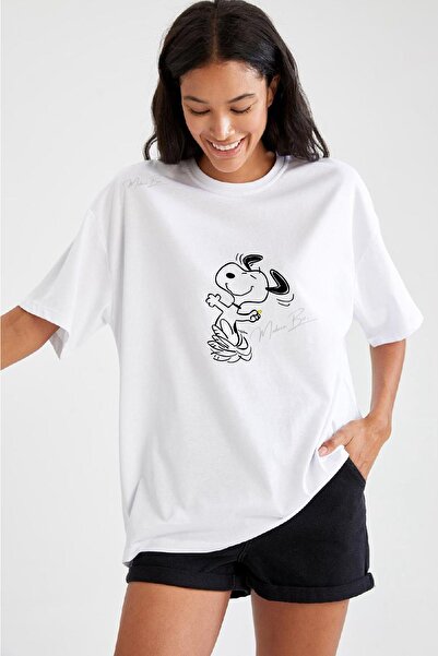 yogistore Mutlu Dans Eden Snoopy Görsel Baskılı Unisex Tişört Beyaz