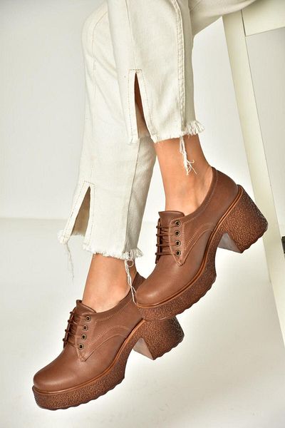 Fox Shoes T 996154009 Светлокафяви дамски обувки - дебел ток и връзки