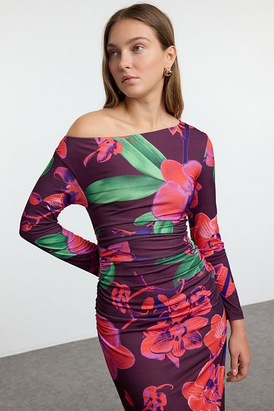 Trendyol Collection Barevný květinový vzor - Detailní Maxi pletené šaty Twoaw25El00528