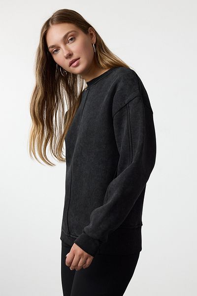 Trendyol Collection Черен плетен суичър с плътна вътрешна част от полар - античен/блед ефект, нормална кройка Twoaw24Sw00270