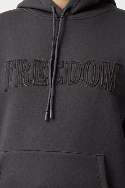 Trendyol Collection Anthracitová oversize mikina s kapucí a uvnitř robustní fleece - Twoaw25Sw00212