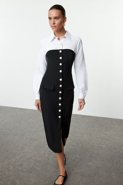 Trendyol Collection Μαύρο φόρεμα με κουμπιά που αγκαλιάζει το σώμα με λεπτομέρειες TWOAW25EL00492