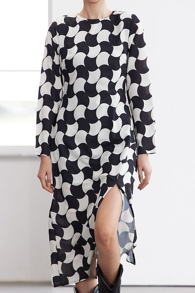Trendyol Collection Limited Edition - Μαύρο γεωμετρικό φόρεμα μίντι ίσια κοπή Twoaw25El00290