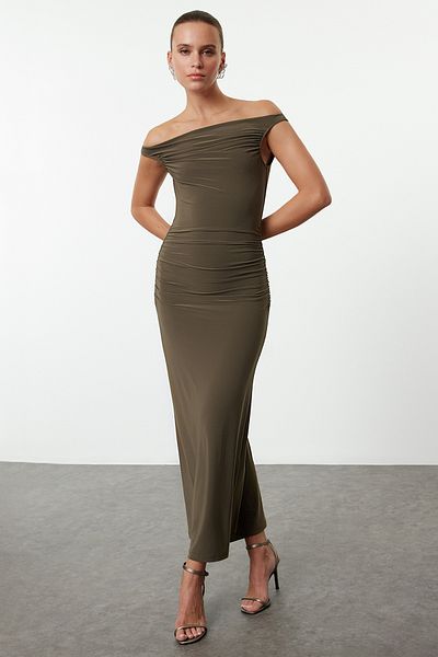 Trendyol Collection Eng anliegendes Carmen-Abendkleid, Nacht-Abschlusskleid, Khaki-Kragen, TPRAW25EL00025