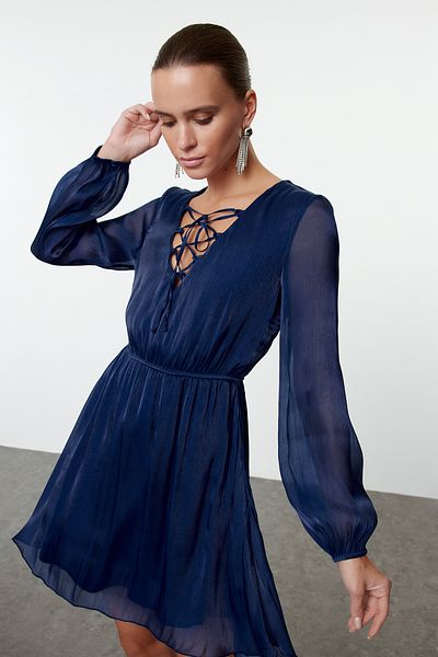 Trendyol Collection Sötétkék A-vonalú csillogó bélésű sifon szőtt mini estélyi ruha éjszakai ballagási ruha TPRAW25EL00095