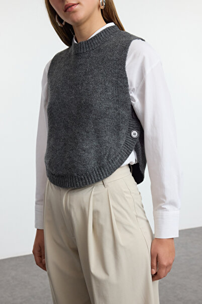 Trendyol Collection Soft Textured Anthracite Knitwear Crop Sweater - Buttoned, Twoaw25Sv00013