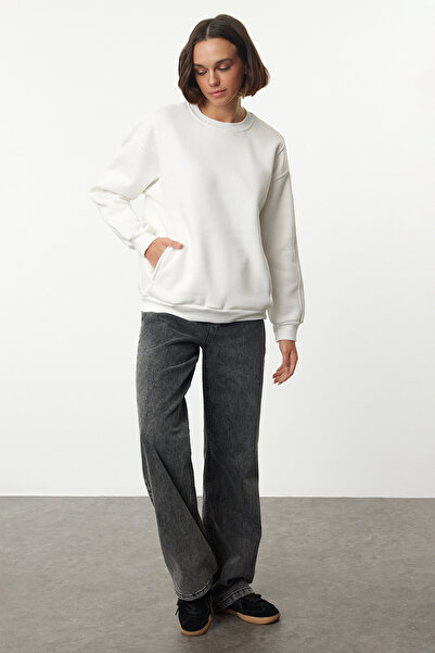 Kolekcia Trendyol Ecru Couple Oversize/Wide Fit vrecko Pletená mikina s hrubým výstrihom Twoaw25Sw00041