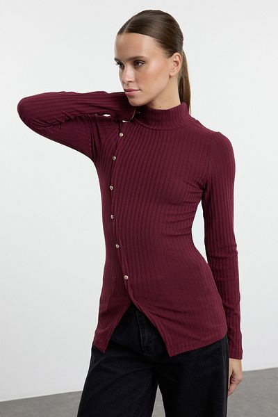 Trendyol Collection Bluză tricotată cu nervuri elastice bordeaux - Detaliu cu nasturi, potrivire pe corp TWOAW25BZ00224