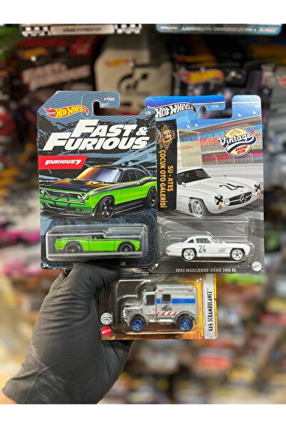 HOT WHEELS Dodge Challenger / Mercedes / Jurassıc