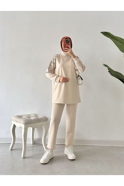 Tesettür Diyarı Scuba Fabric Hijab Suit - Λεπτομέρεια από πέτρα στους ώμους, κρέμα