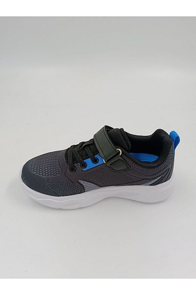 Kinetix Sneakers