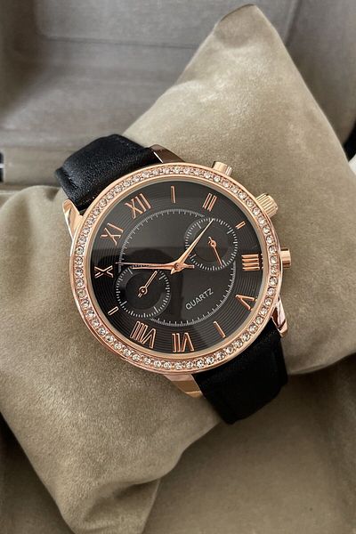 Leerybee Women's Wristwatch Nl-11 - Leather and Stone Detailed