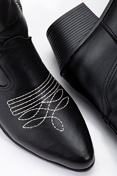 Tonny Black Dámské černé kožené zateplené kovbojské boty s vyšívanou špičatou špičkou