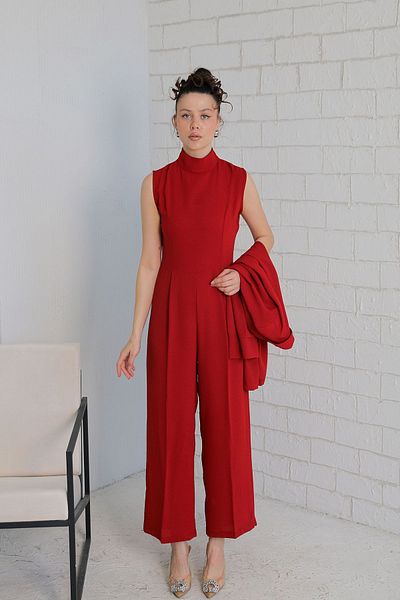 Melike Tatar بذلة مع سترة حمراء 32-9357