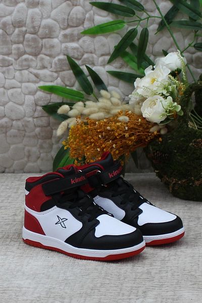 Kinetix Sneakers