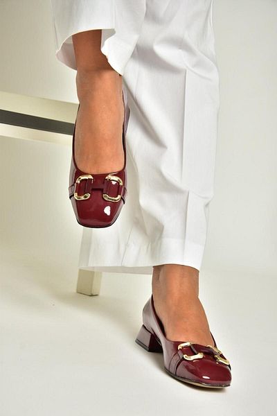Fox Shoes تي 590122808   حذاء نسائي من الجلد اللامع باللون العنابي - كعب منخفض