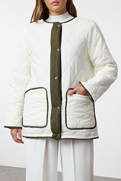 Trendyol Collection Palton matlasat ecru cu detalii de pluș supradimensionat - TWOAW25MO00305