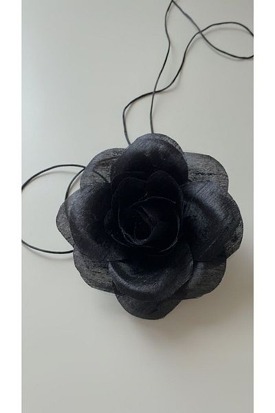 Âlâ Atelier Floral Patterned Lace-up Choker Necklace - Rose Name
