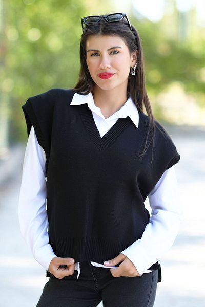 GİYSA Black Acrylic V-Neck Slit Stylish Sweater - 3079