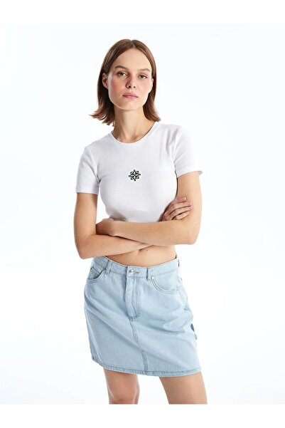 LC Waikiki LCW Vision Buxe White Crewneck مطرز بأكمام قصيرة للنساء