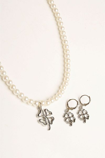 EUROMODA Clover Design Pearl Beaded Necklace Earrings Set