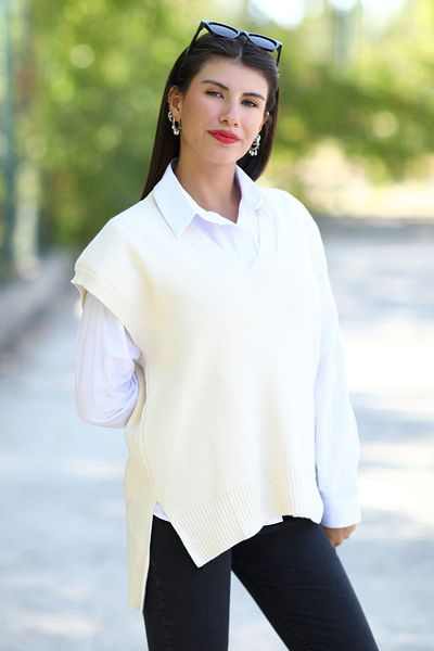 GİYSA Beige V-Neck Slit Acrylic Women's Sweater - Stylish Design 3079