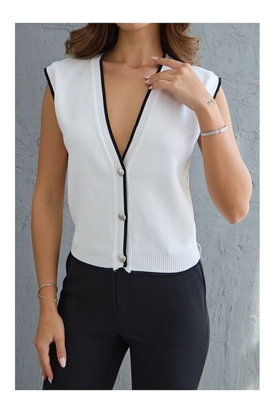 Elif Özbey Butik Knitwear Vest - White and Silver Buttoned