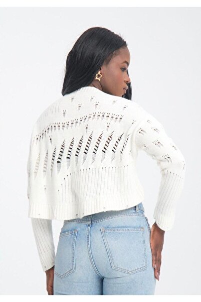 Butik Delikli Beyaz Kısa Kazak