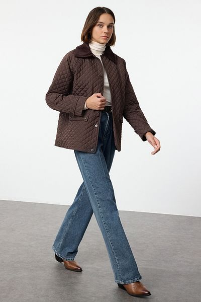 Trendyol Collection Oversize tmavě hnědý prošívaný kabát - Košilový límec Twoaw25Mo00231
