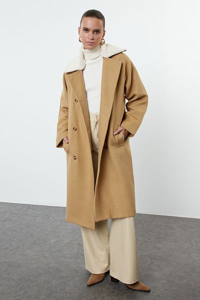 Trendyol Collection Plyšový kabát z velbloudí vlny s límečkem - Twoaw25Kb00078