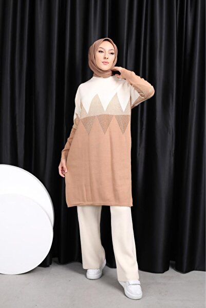 nacar çarşı KADIN MODEST KENDİNDEN DESENLİ YANDAN YIRTMAÇLI SİMLİ TRİKO TUNİK