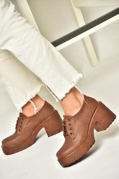 Fox Shoes T 996154009 Светлокафяви дамски обувки - дебел ток и връзки