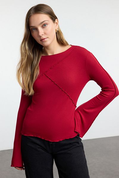 Trendyol Collection Burgunderrote, gerippte, detaillierte, taillierte Bluse mit spanischen Ärmeln – TWOAW25BZ00244