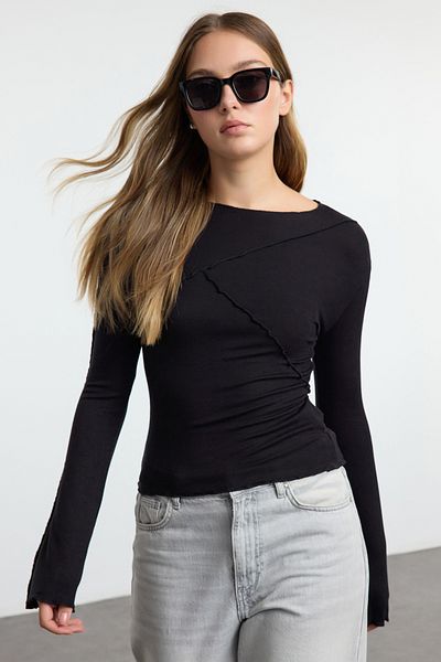 Trendyol Collection Bluzka z dzianiny w kolorze czarnym z prążkowanymi rękawami w stylu hiszpańskim - Twoaw25Bz00244