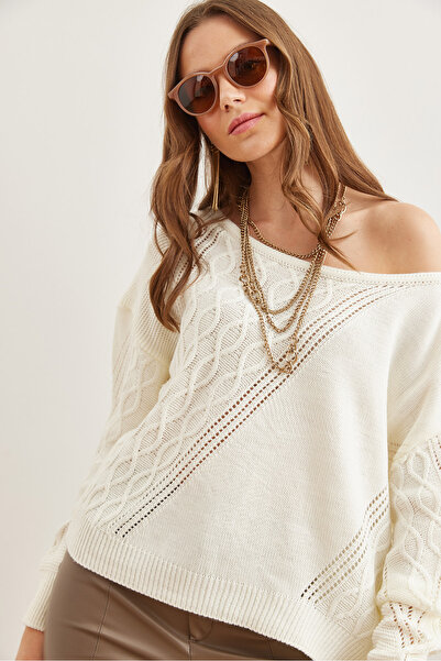 Olalook Kadın Beyaz Ajurlu Kayık Yaka Triko Kazak KZK-19000830