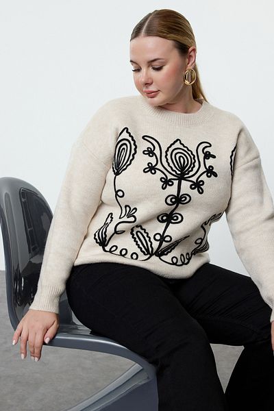 Trendyol Curve Crew Neck Beige Knitwear Sweater - Embroidery Detailed TBBAW25AN00004