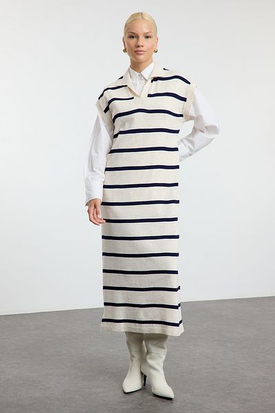 Trendyol Modest Stone Gestreifter langer Strickpullover mit Polokragen TCTAW25UV00017