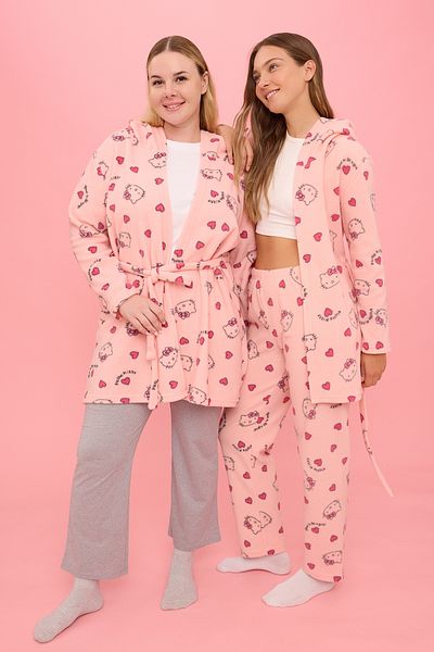 Trendyol Collection Hello Kitty lizenzierter rosafarbener Fleece-Winter-Strickmantel mit mehrfarbigen Gürteln THMAW25SB00017