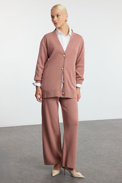 Trendyol Modest Dusty Rose kötöttáru kardigán és nadrág szett - gyöngygombos TCTAW24US00037