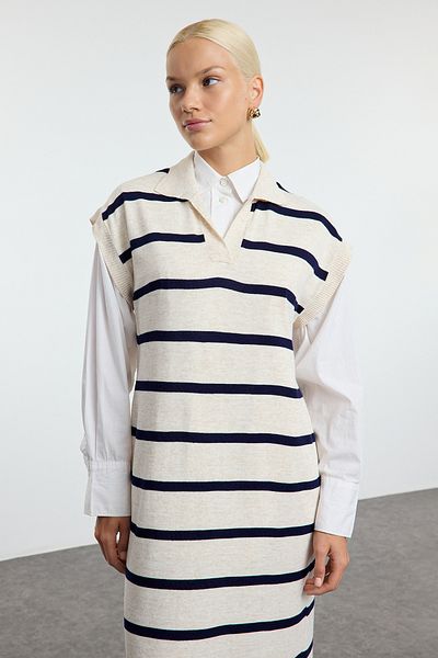 Trendyol Modest Stone Gestreifter langer Strickpullover mit Polokragen TCTAW25UV00017