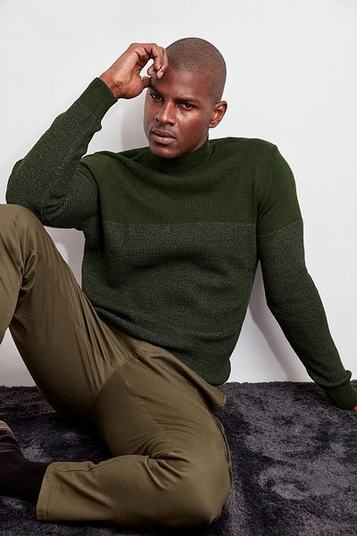 Trendyol Collection Khaki Slim Slim Fit Gestreifter Strickpullover mit Rundhalsausschnitt TMNAW20LS0014