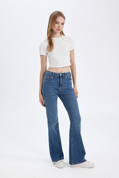 DeFacto Mia Jeanshose mit normaler Taille und langem spanischem Bein D1533AX24WN
