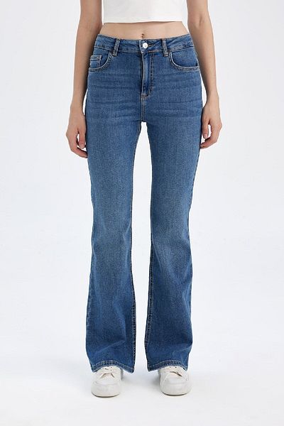 DeFacto Mia Jeanshose mit normaler Taille und langem spanischem Bein D1533AX24WN