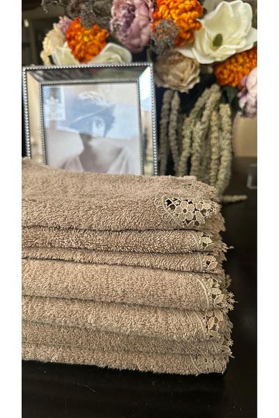 Gül Güler Petunia Lace Hand Towel