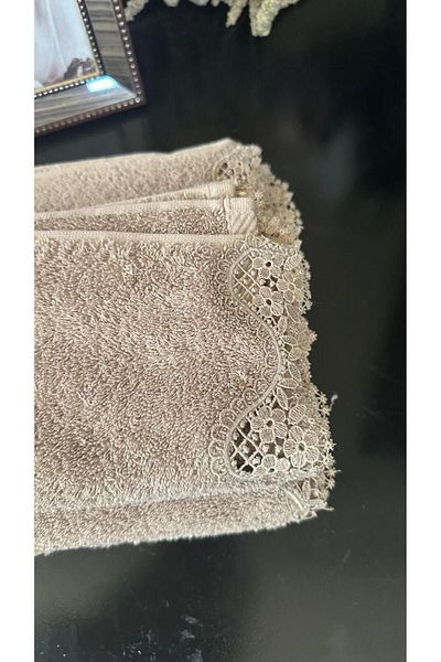 Gül Güler Petunia Lace Hand Towel