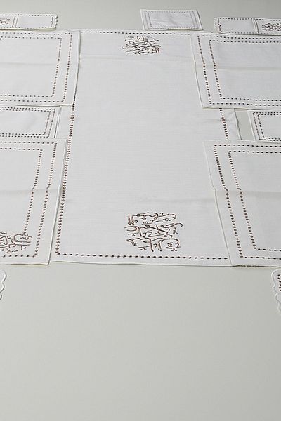 Bonny Home Αραβικό Σετ Αμερικάνικου Σερβιρίσματος Λευκά Κεντημένα Λευκά Σετ 8 Ατόμων 25 Τεμάχια με Γραπτό Ευλογημένο Φεγγάρι