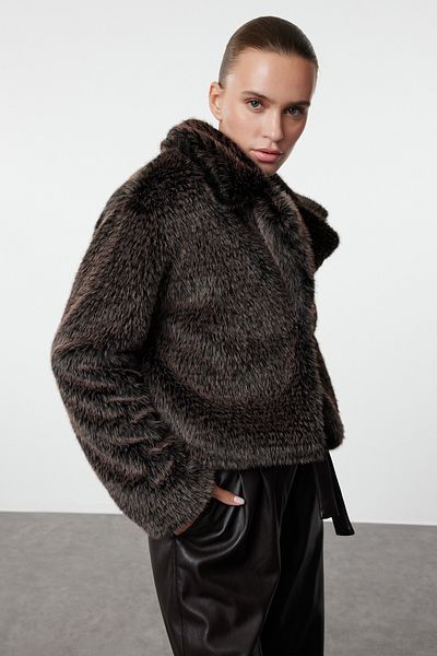 Trendyol Collection Тъмнокафяво стандартно късо палто Twoaw25Mo00158